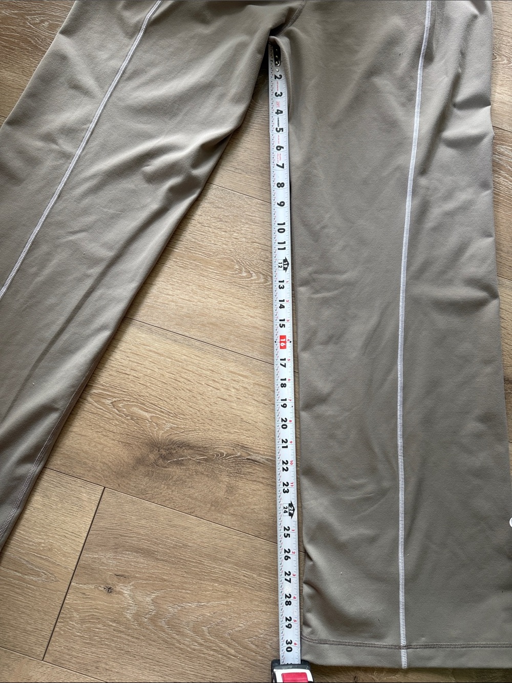 lululemon Define Mid-Rise Track Pant - Picture 10 of 15